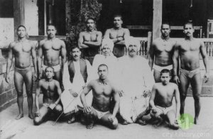 An old picture of wrestlers with their Ustad (master)