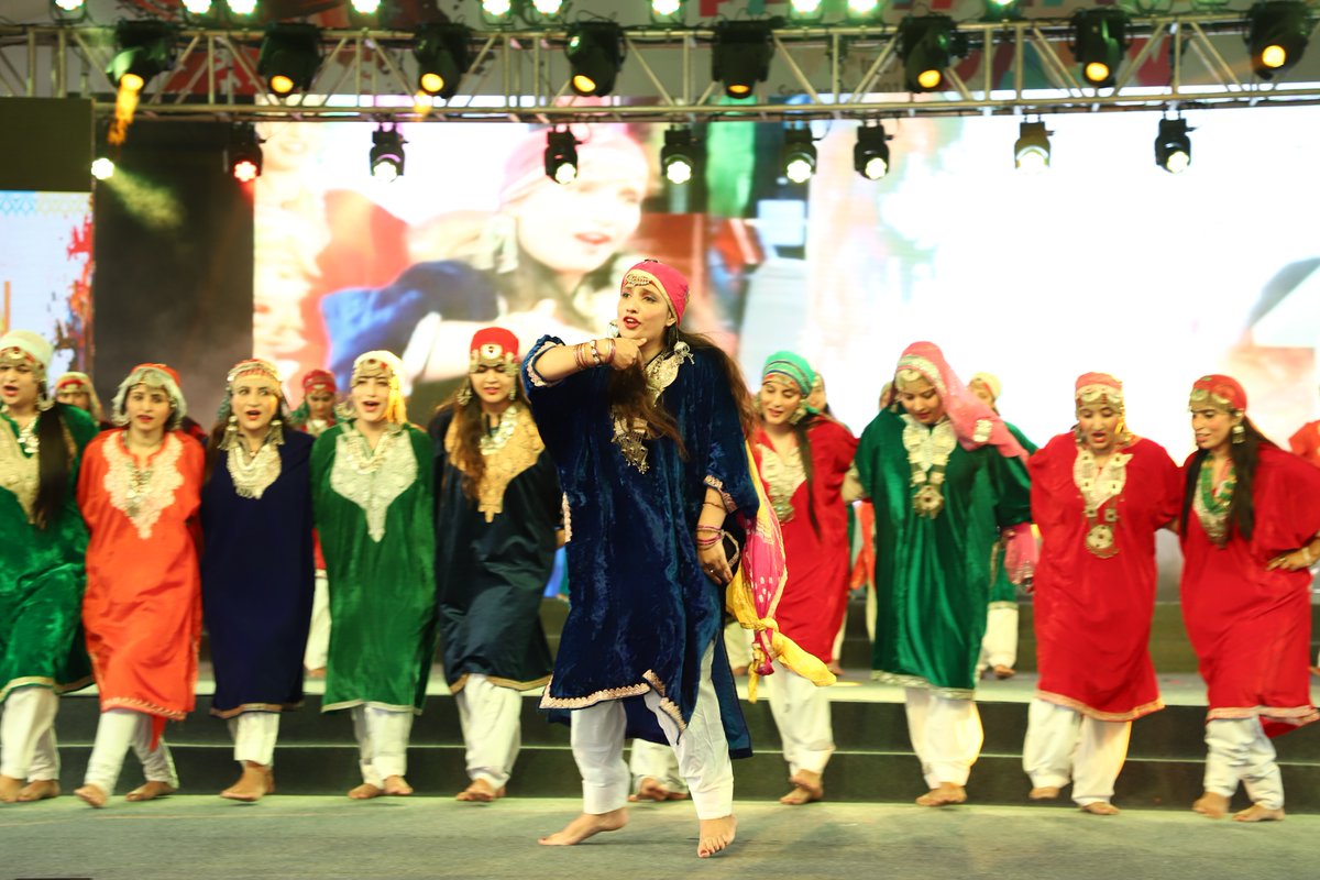 Women of kashmir performing rouf dance